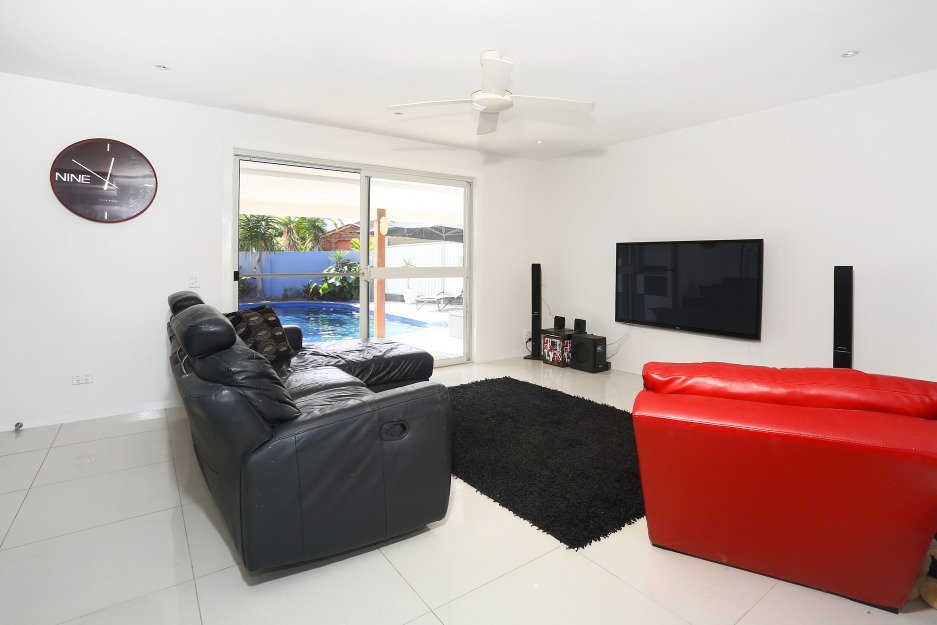 23 Rangeview Court BURLEIGH WATERS 9