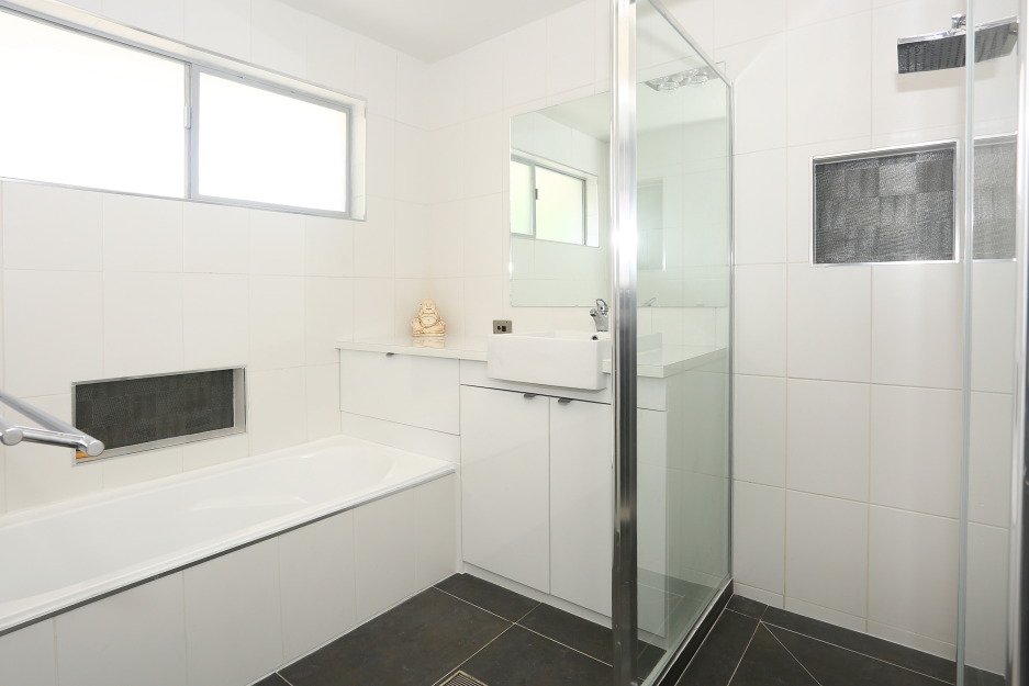 23 Rangeview Court BURLEIGH WATERS 12