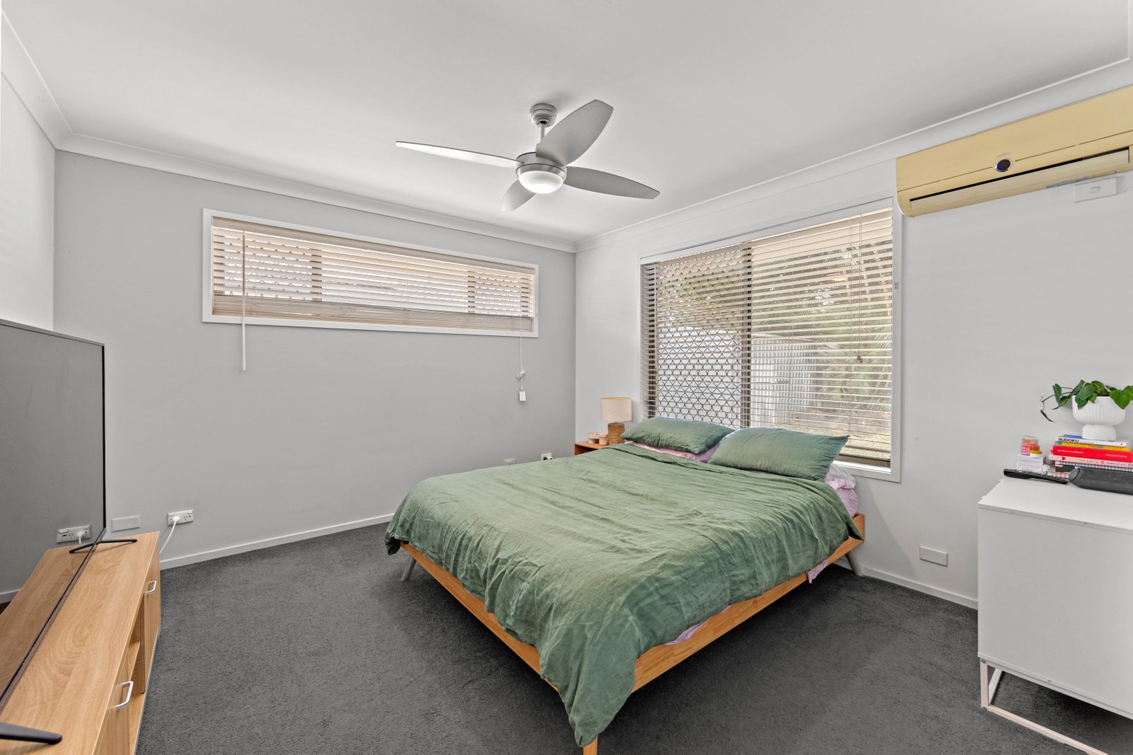 23 Rawlinna Drive MERMAID WATERS 6