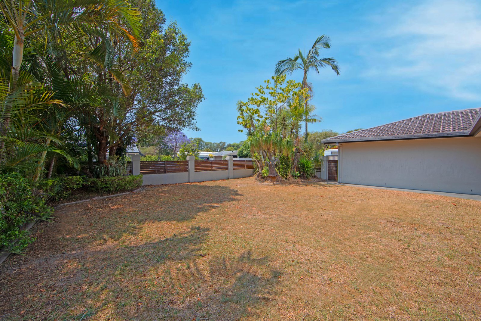 23 Rawlinna Drive MERMAID WATERS 9