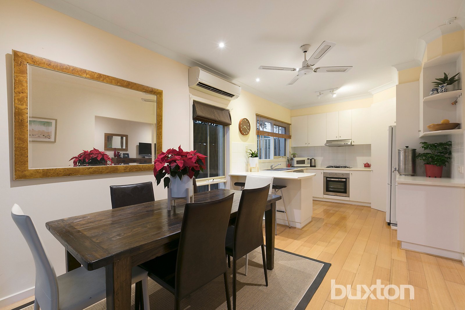 Gallery: 2/3 Regworth Court