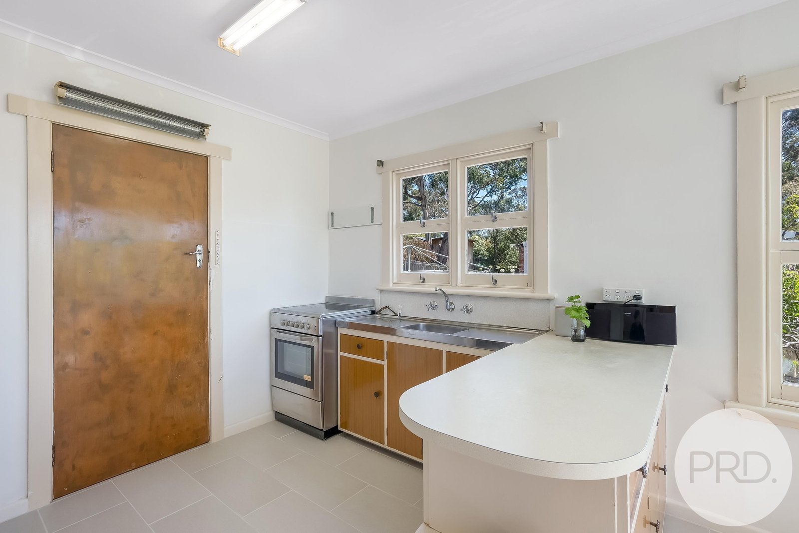 23 Rialannah Road MOUNT NELSON 9