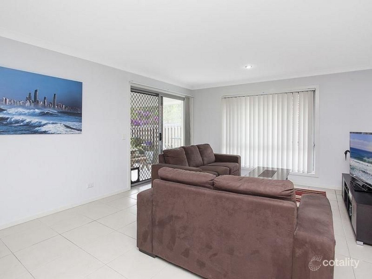 2/3 Riverwood Drive Ashmore 1
