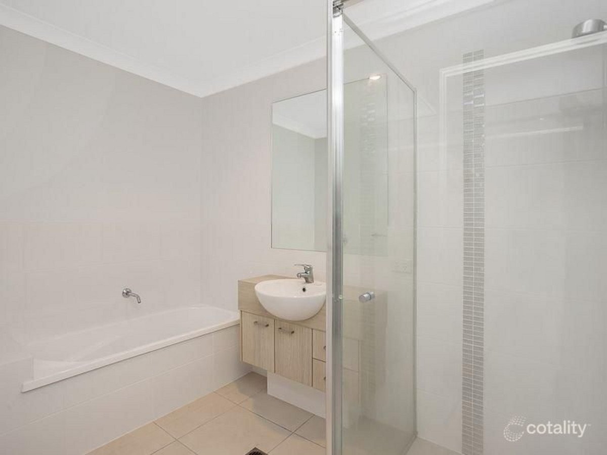 2/3 Riverwood Drive Ashmore 8