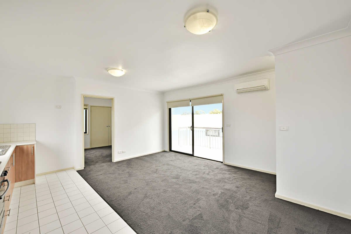 Gallery: 2/3 Royal Lane