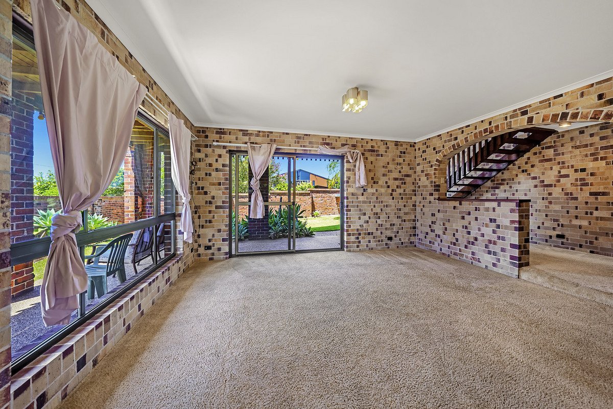 23 Seaview Parade Elanora 4