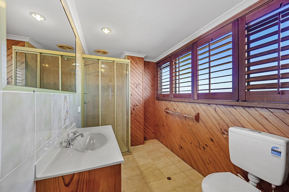 23 Seaview Parade Elanora 13
