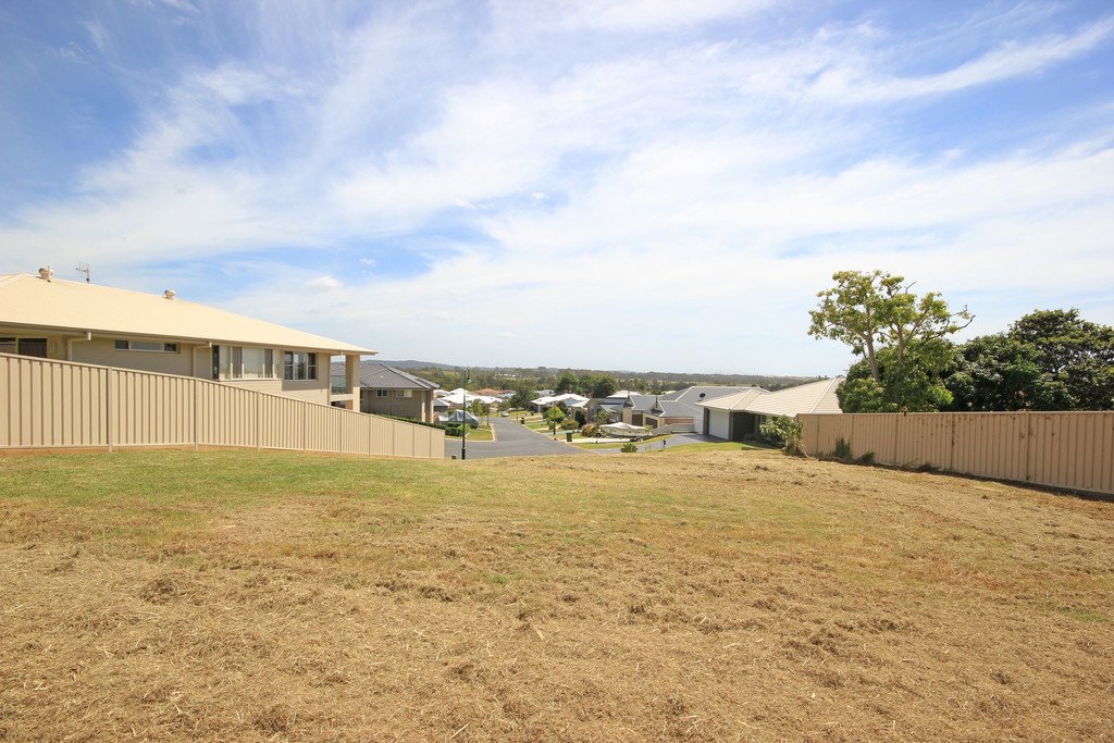 23 St Lucia Place BONNY HILLS 2