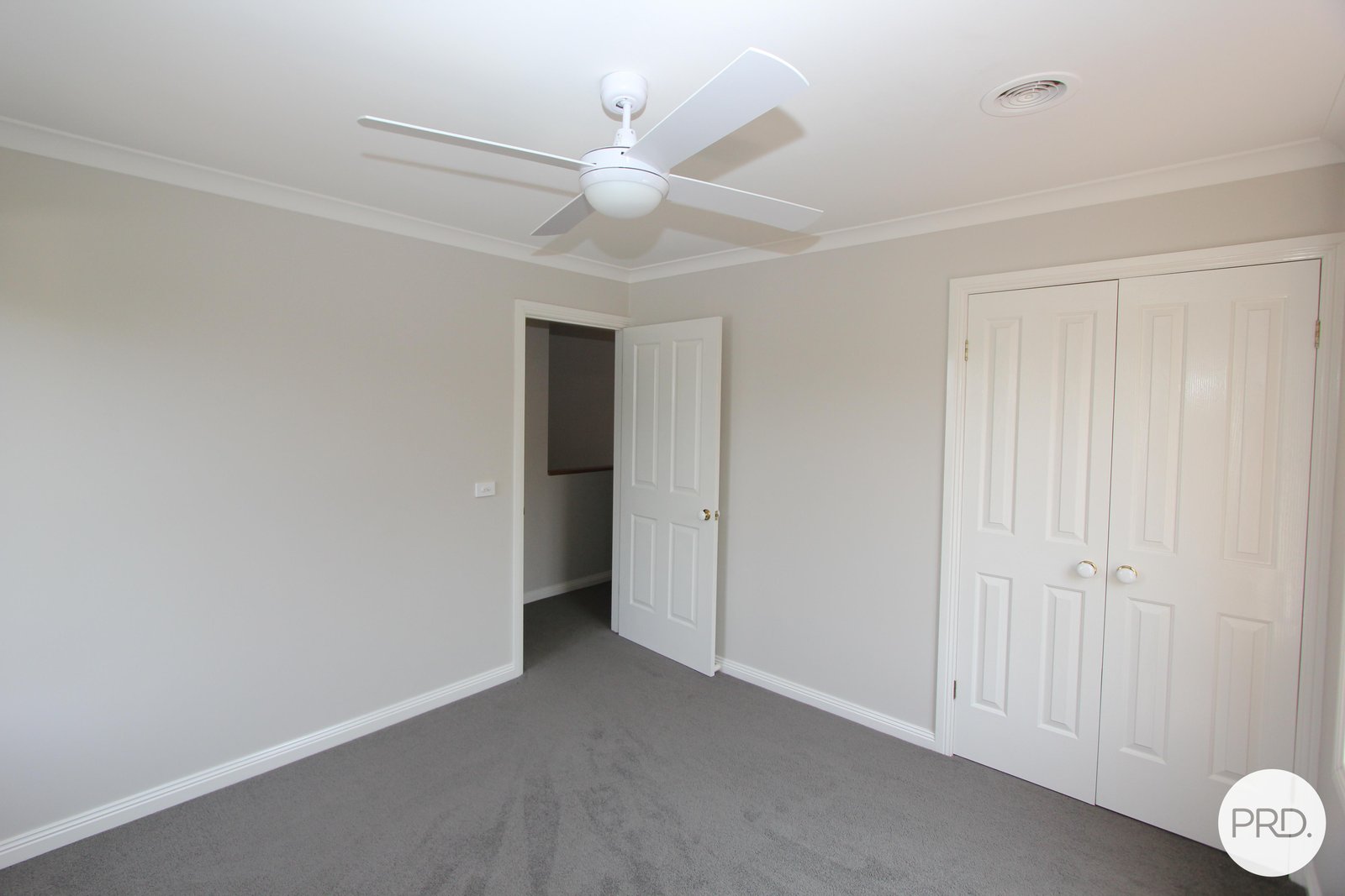 23 Stirling Drive LAKE GARDENS 9