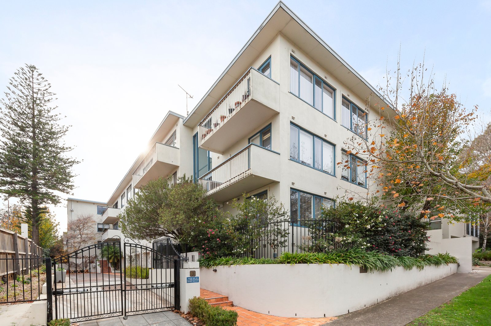 2/3 Struan Street, Toorak, 3142