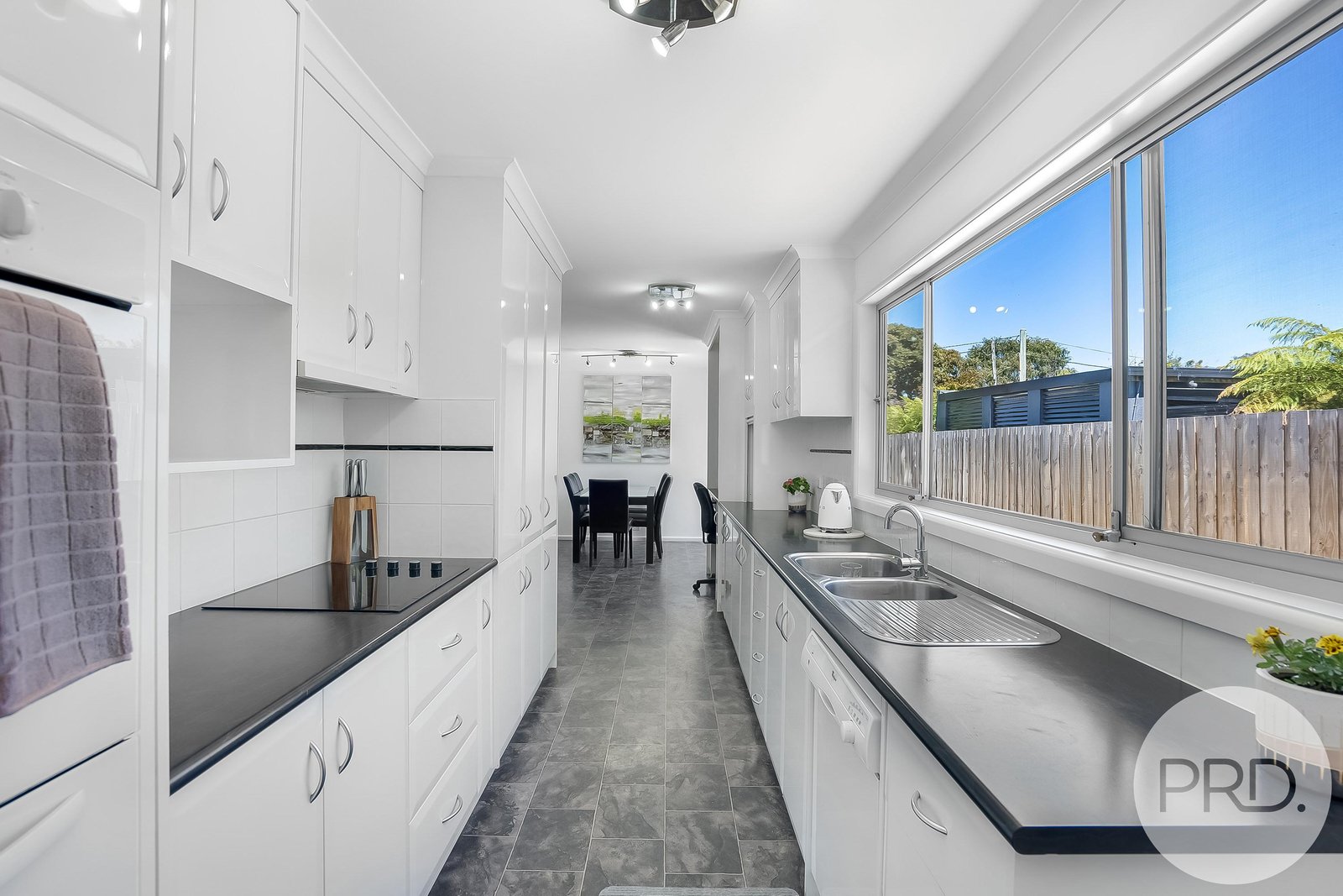 23 Sunways Avenue SEVEN MILE BEACH 8