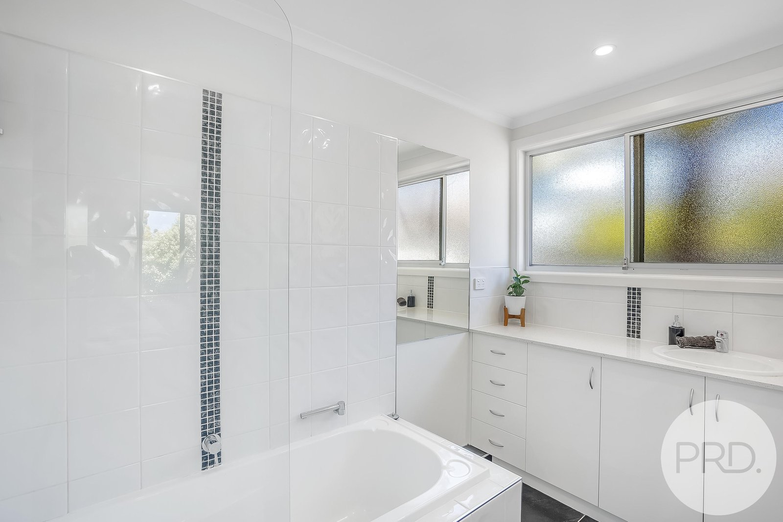 23 Sunways Avenue SEVEN MILE BEACH 11