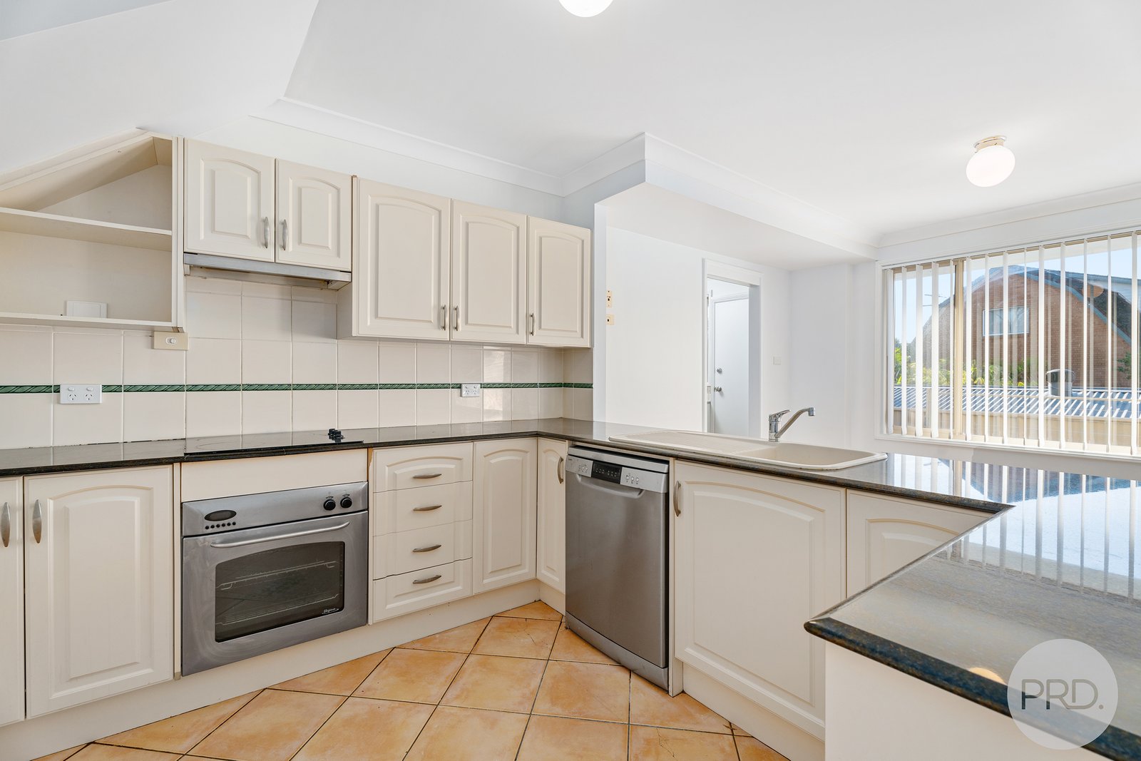 2/3 Thurlow Avenue NELSON BAY 5
