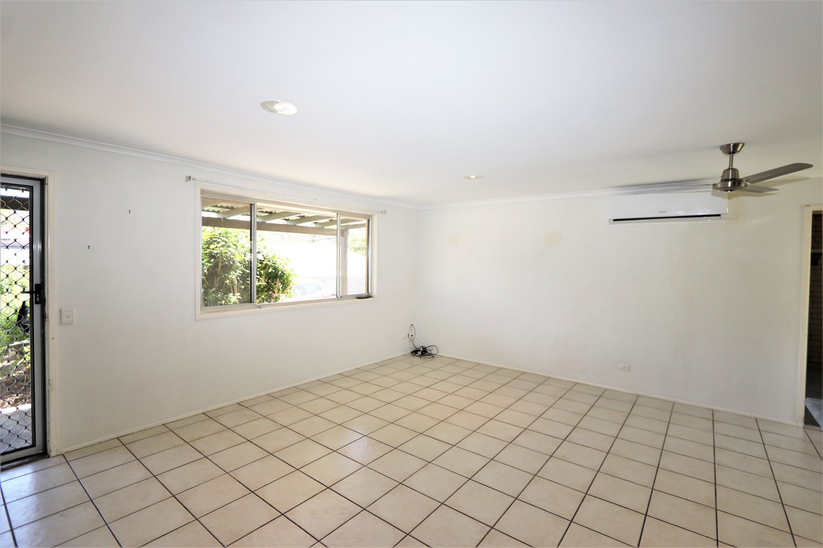 2/3 Tomkins Place SOUTHPORT 3
