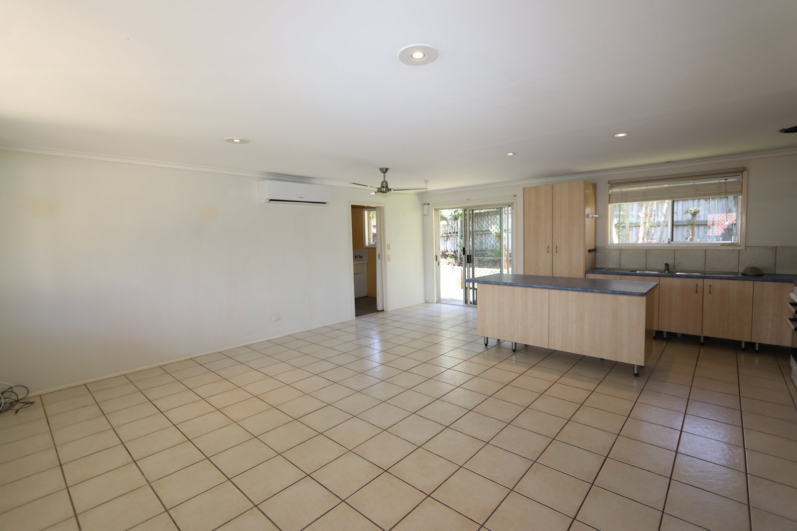2/3 Tomkins Place SOUTHPORT 5