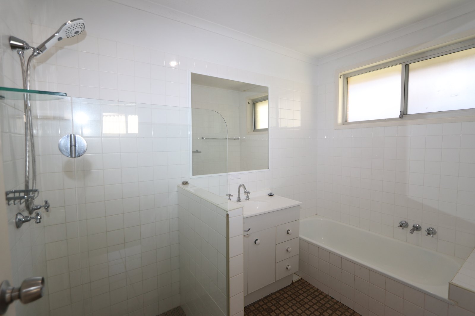 2/3 Tomkins Place SOUTHPORT 12