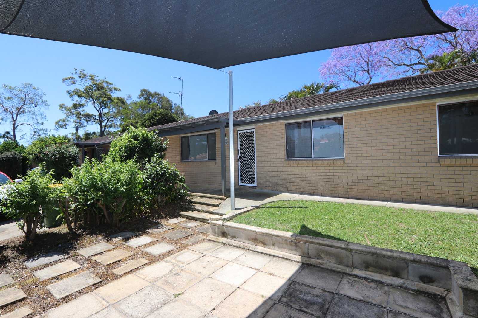 2/3 Tomkins Place SOUTHPORT 18