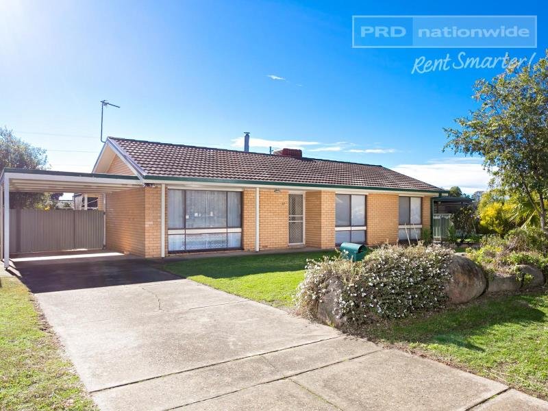 23 Undurra Drive GLENFIELD PARK 1