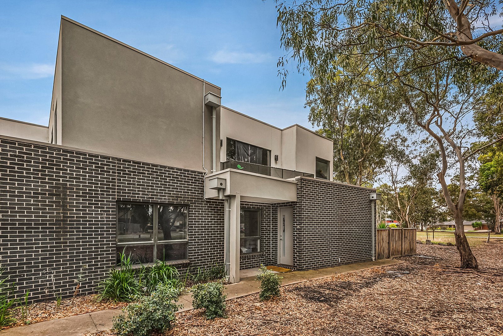 2/3 Vangelica Way, South Morang VIC 3752