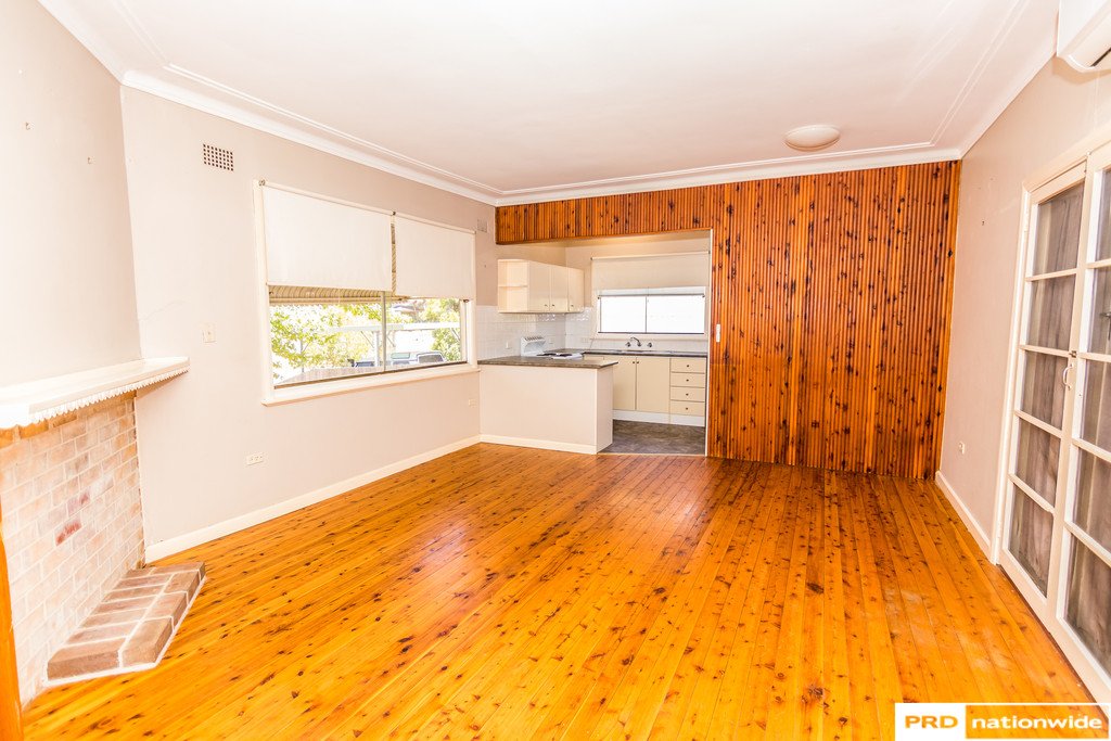 23 Victoria Street TAMWORTH 4