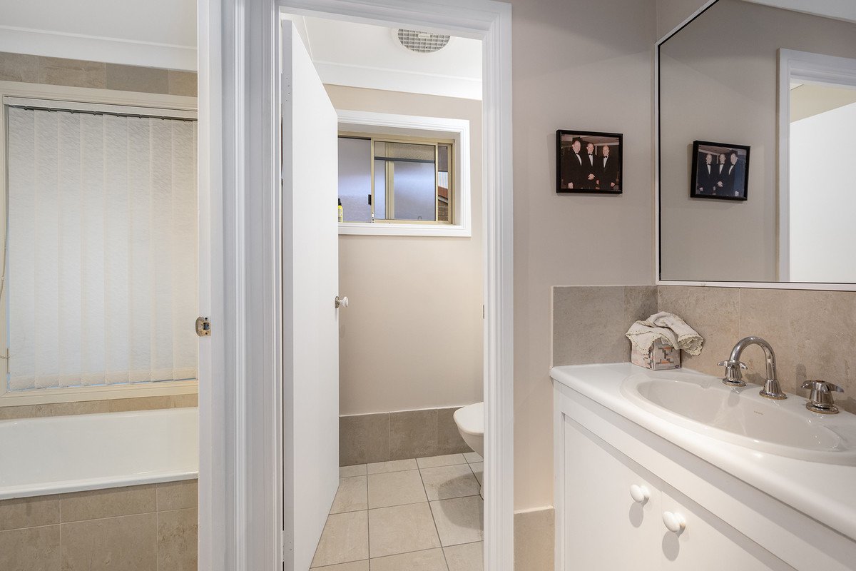 23 Wedgebill Parade Burleigh Waters 4