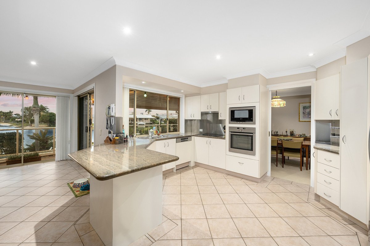 23 Wedgebill Parade Burleigh Waters 5