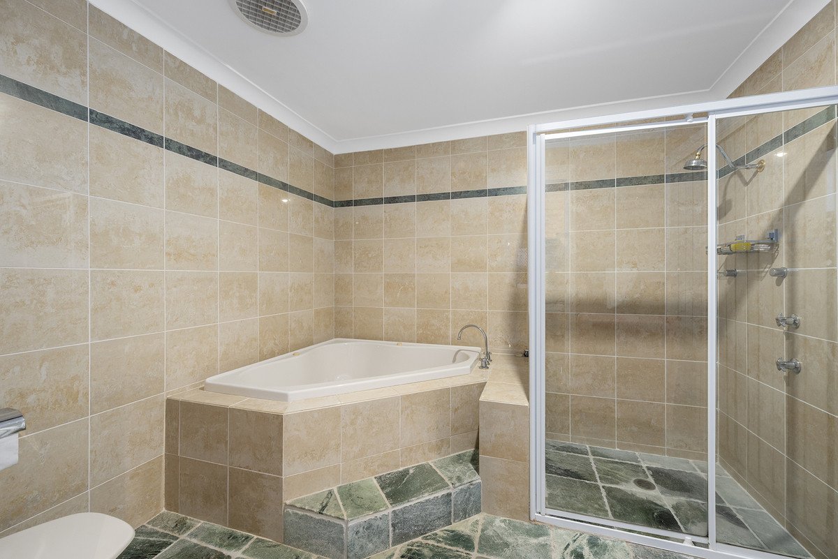 23 Wedgebill Parade Burleigh Waters 6