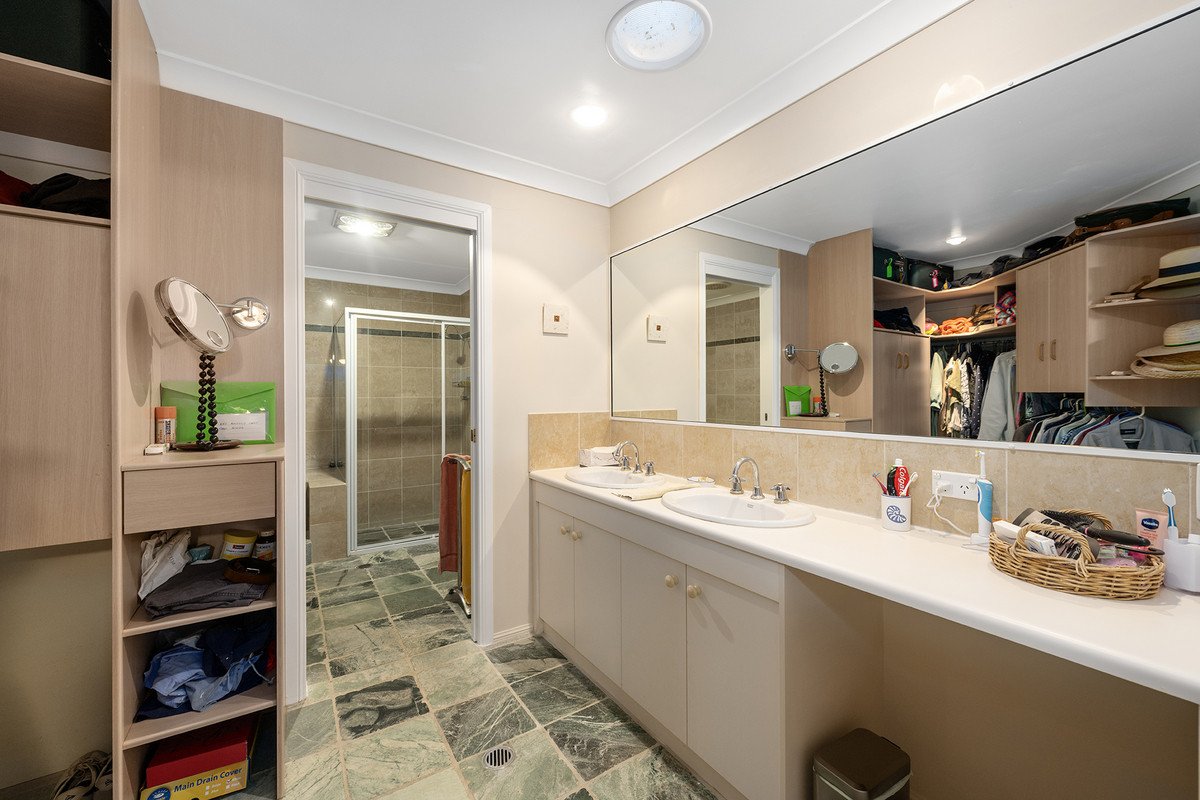 23 Wedgebill Parade Burleigh Waters 7