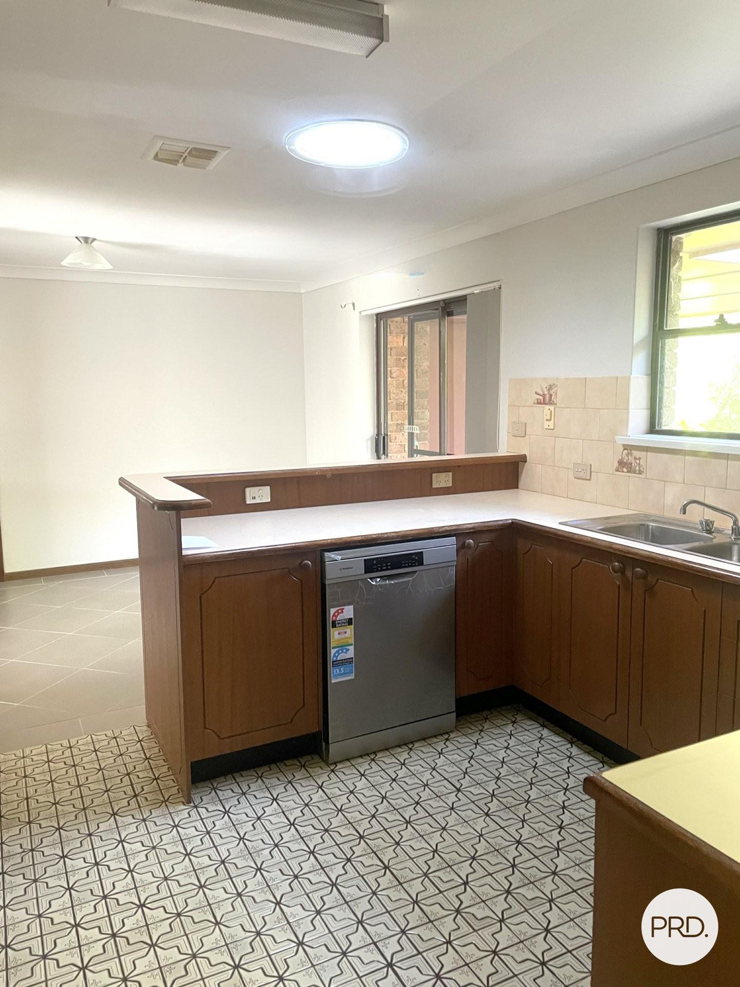 23 Woodward Street ORANGE 7