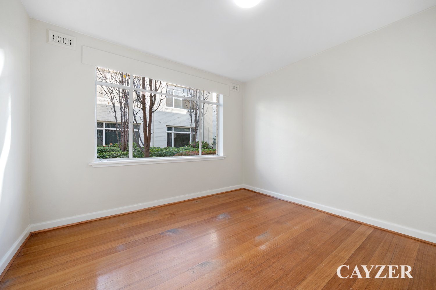 Gallery: 2/30 Balaclava Road