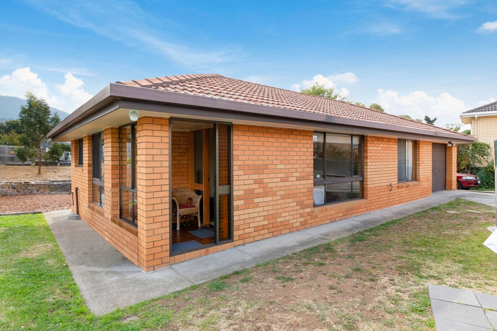 2/30 Barrett Street GLENORCHY 1