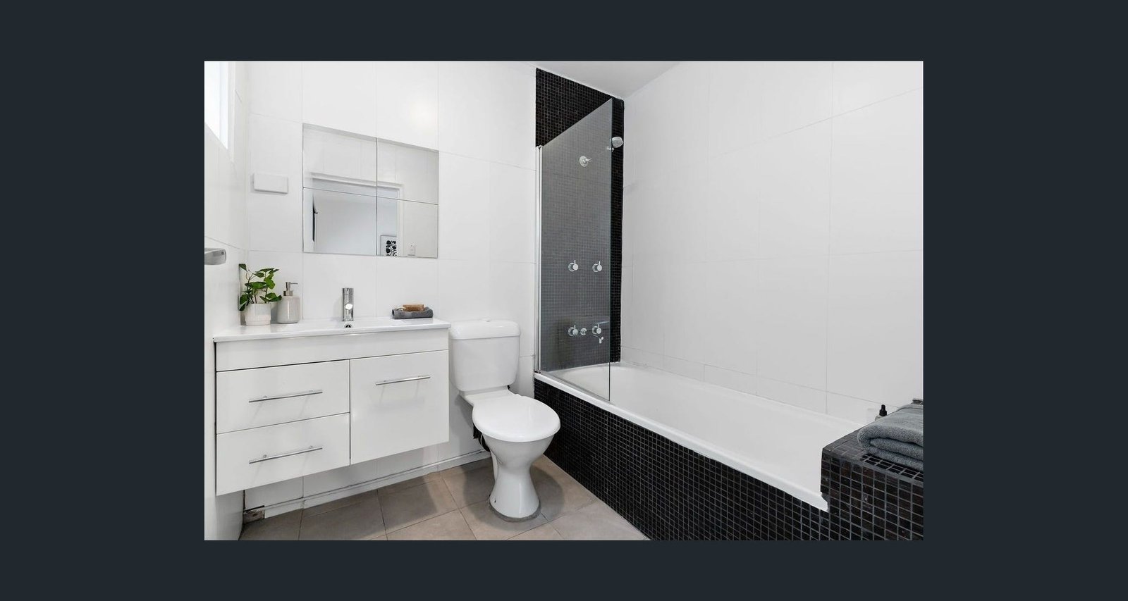 Gallery: 2/30 Bishop Street