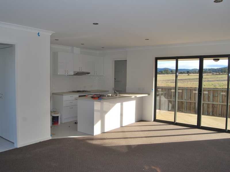 2/30 Cavenor Drive OAKDOWNS 1
