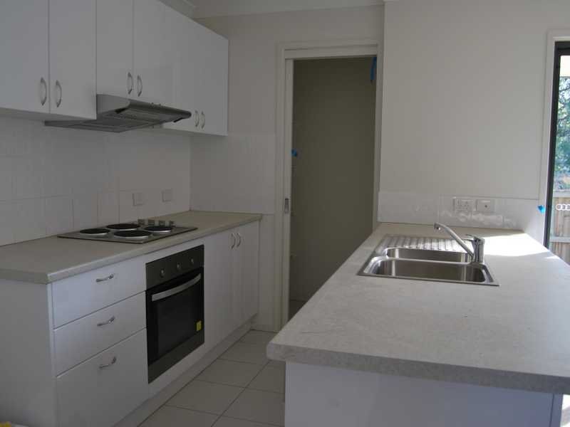 2/30 Cavenor Drive OAKDOWNS 3