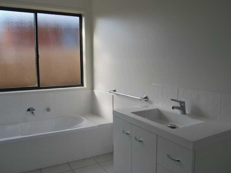 2/30 Cavenor Drive OAKDOWNS 4