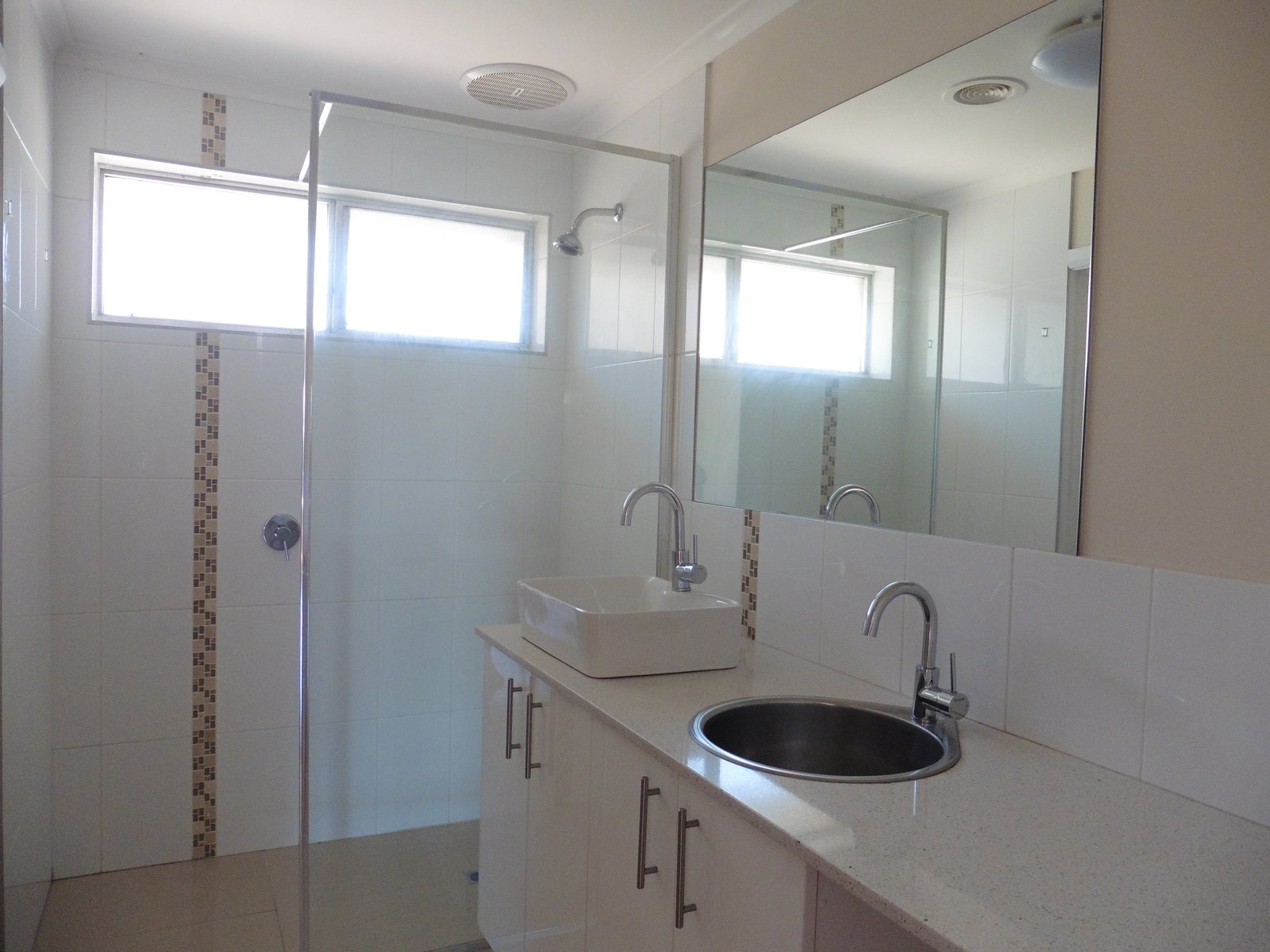 Gallery: 2/30 Chesterville Road