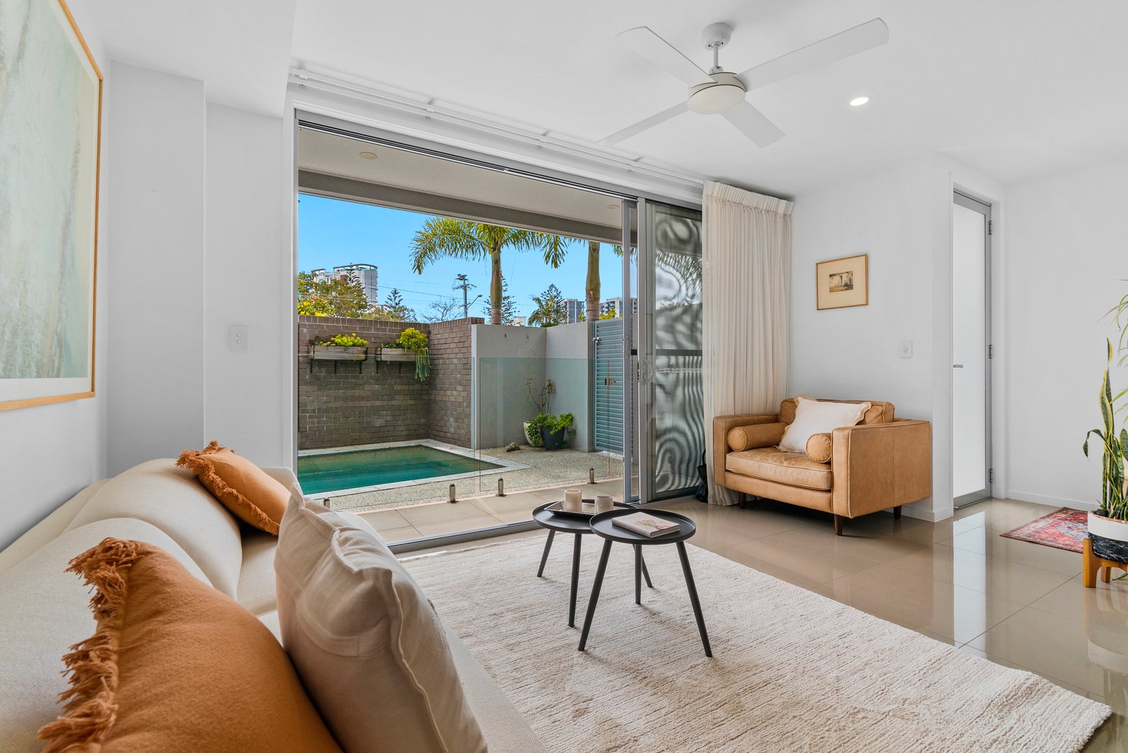 2/30 Coolangatta Road COOLANGATTA 1