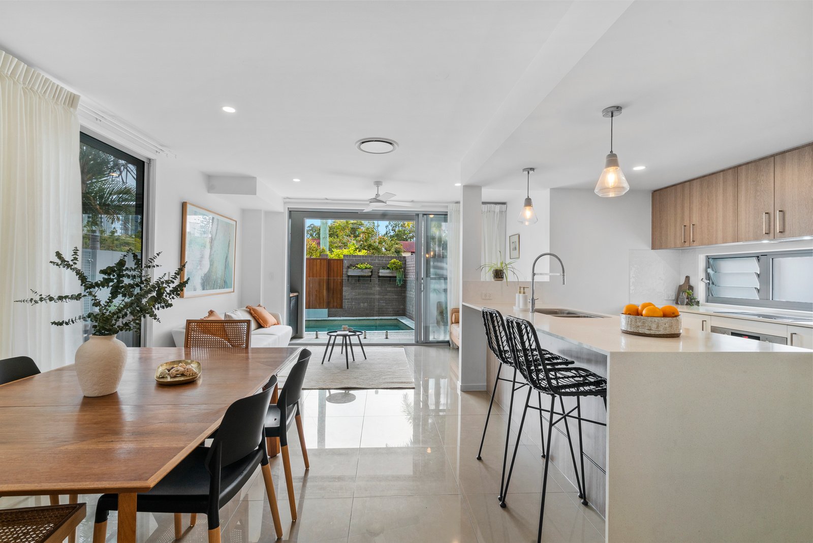 2/30 Coolangatta Road COOLANGATTA 7