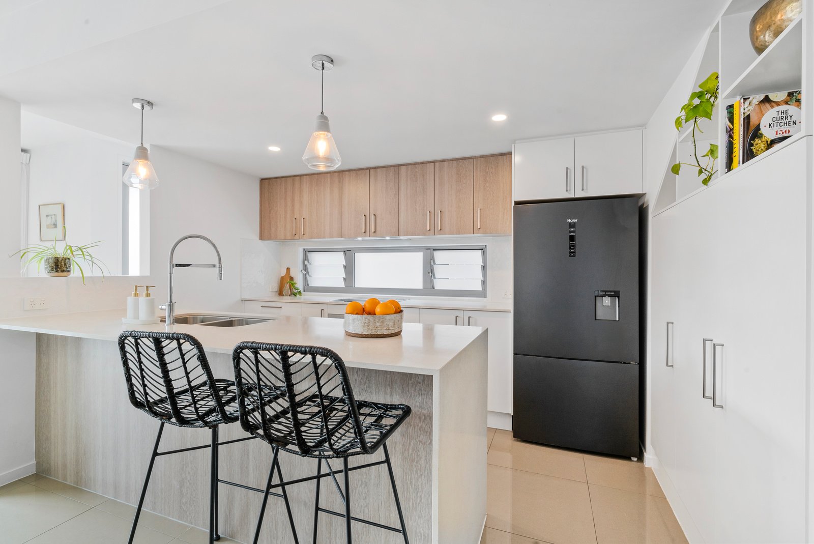 2/30 Coolangatta Road COOLANGATTA 11