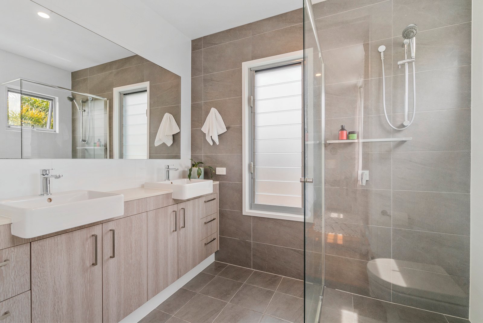 2/30 Coolangatta Road COOLANGATTA 16