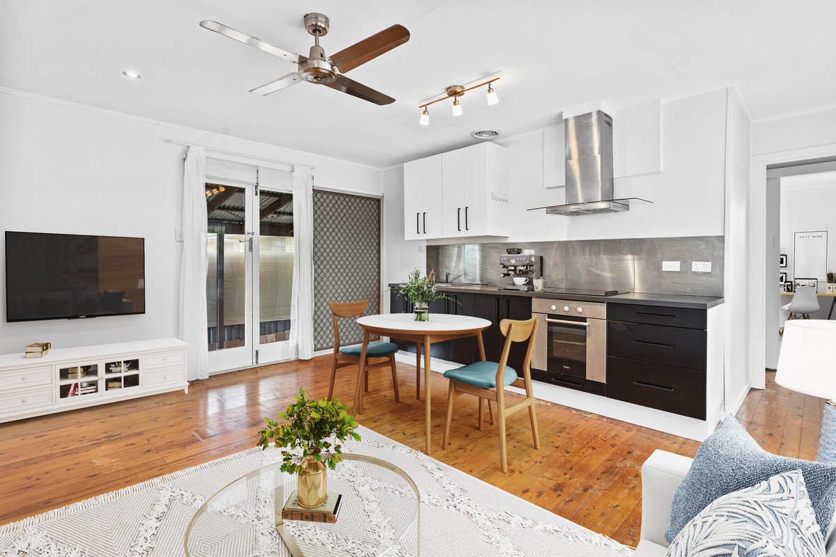 2/30 Miami Shore Parade Miami 1