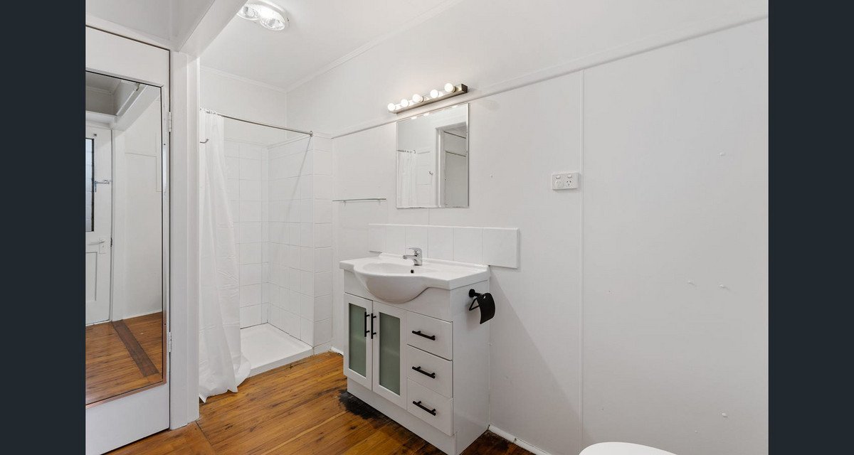 2/30 Miami Shore Parade Miami 6