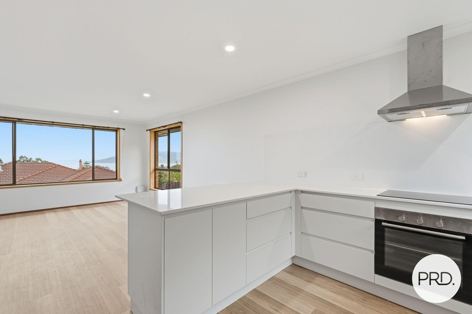 2/30 Stanley Street BELLERIVE 4