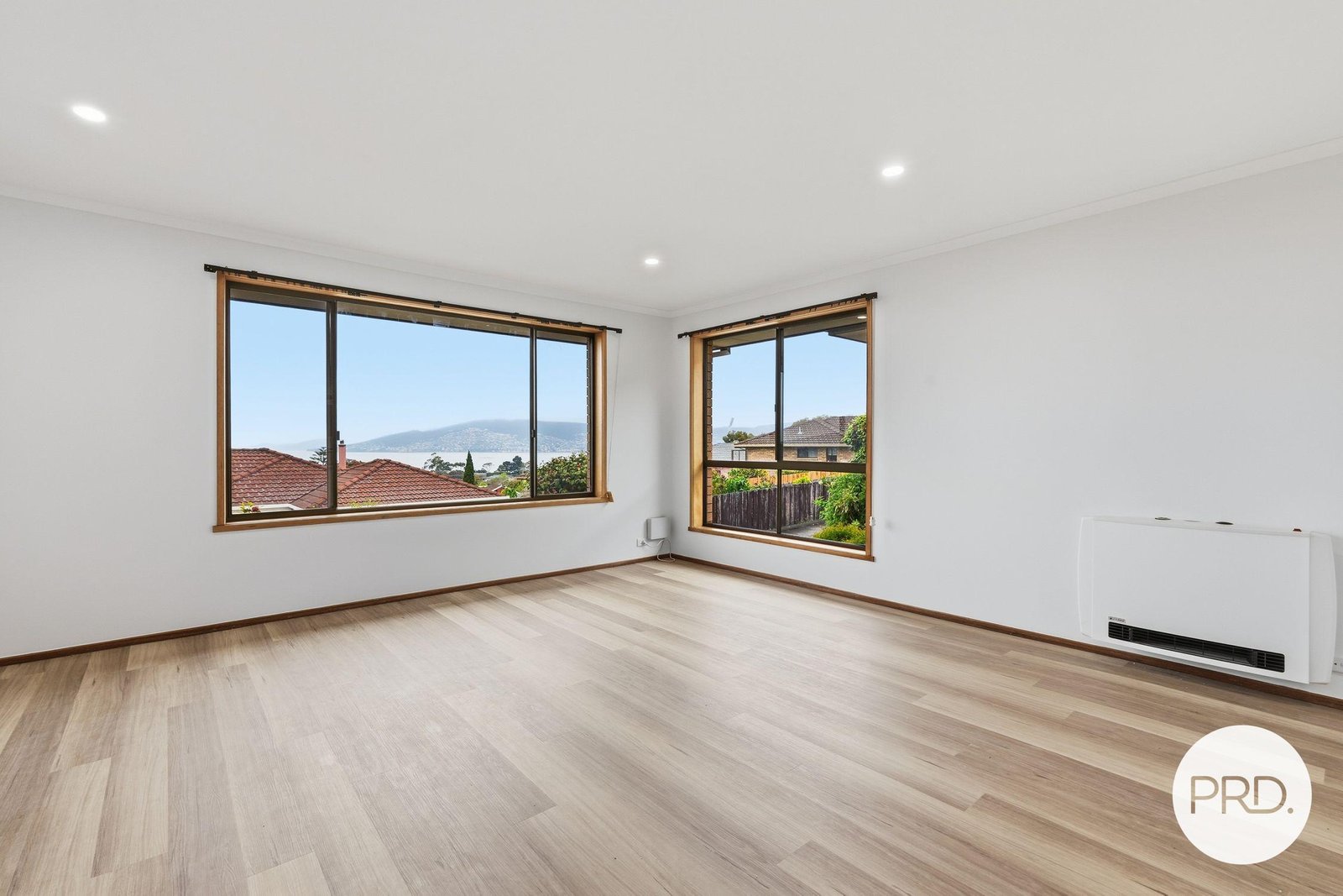 2/30 Stanley Street BELLERIVE 8