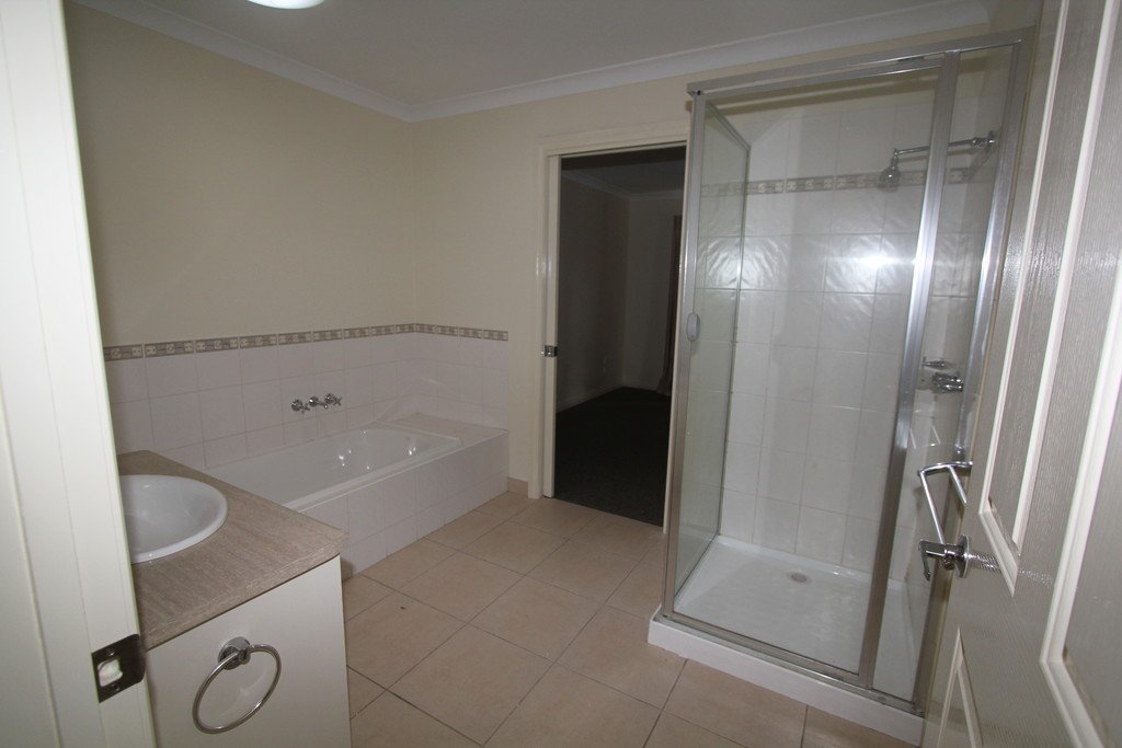 2/30 Victoria Street SEBASTOPOL 8