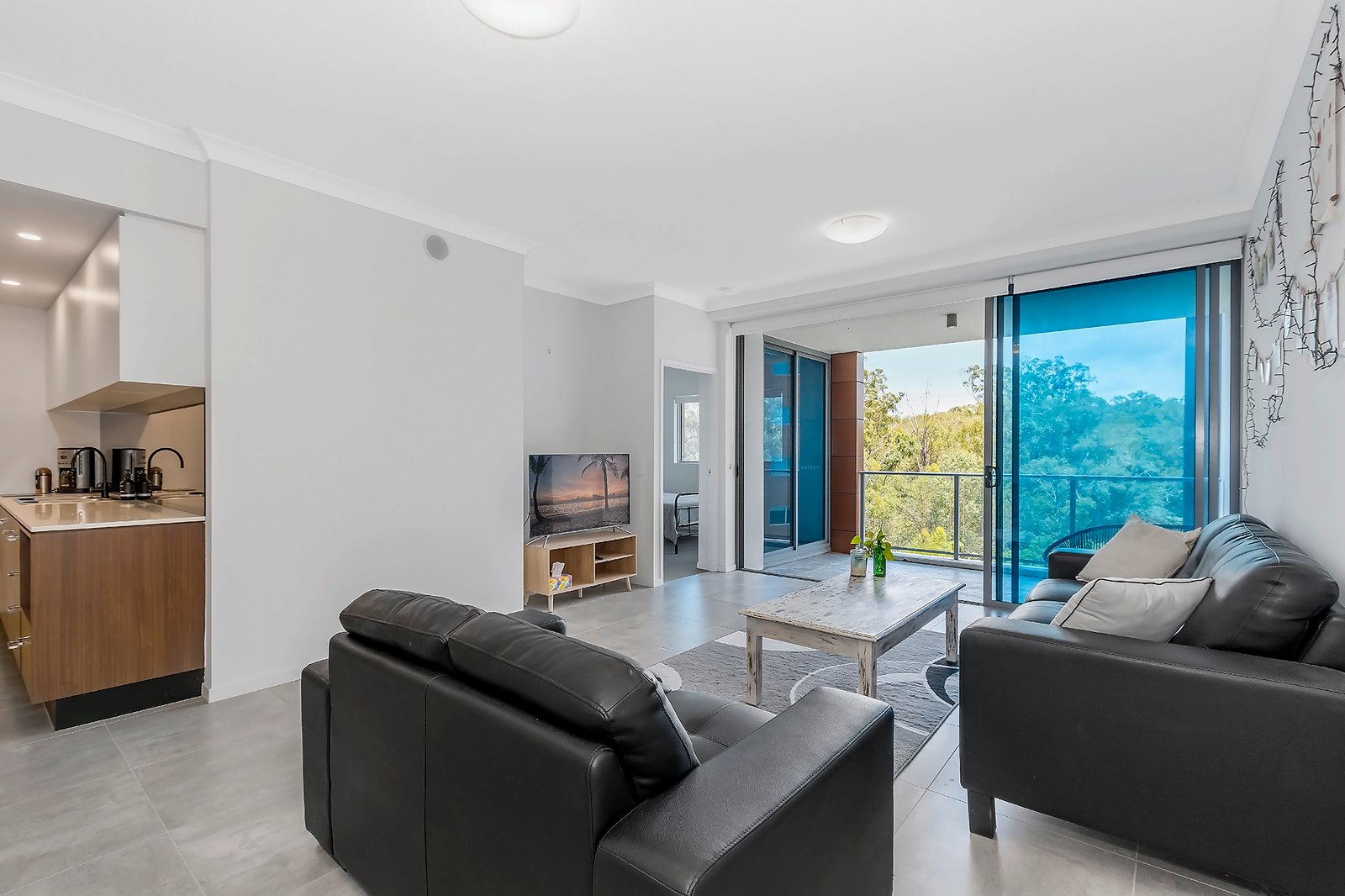 2302/397 Christine Avenue VARSITY LAKES 2