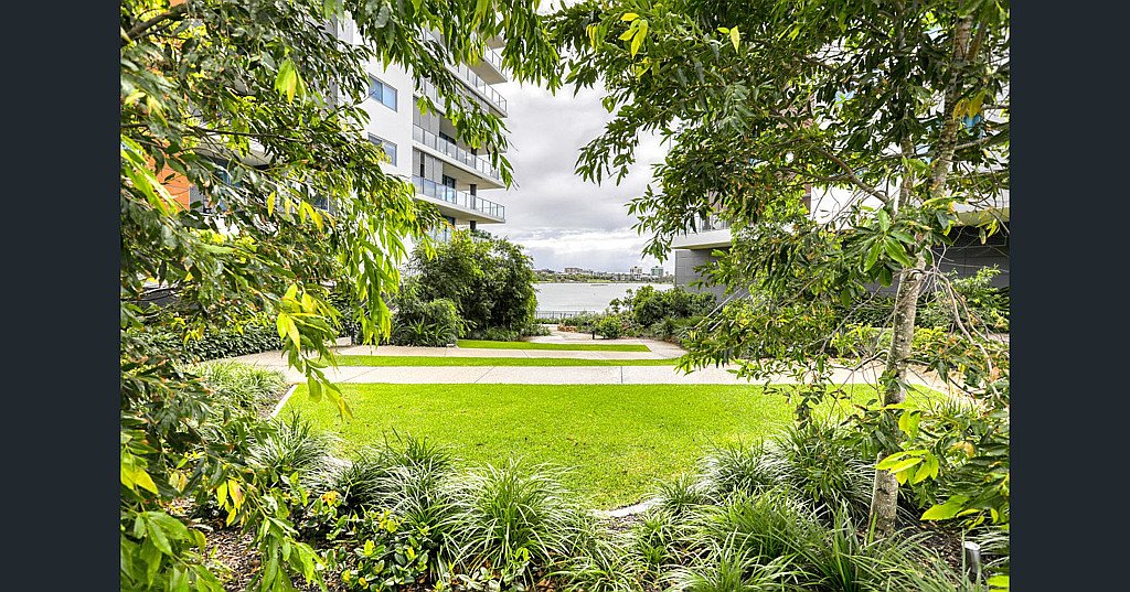 2302/397 Christine Avenue VARSITY LAKES 13