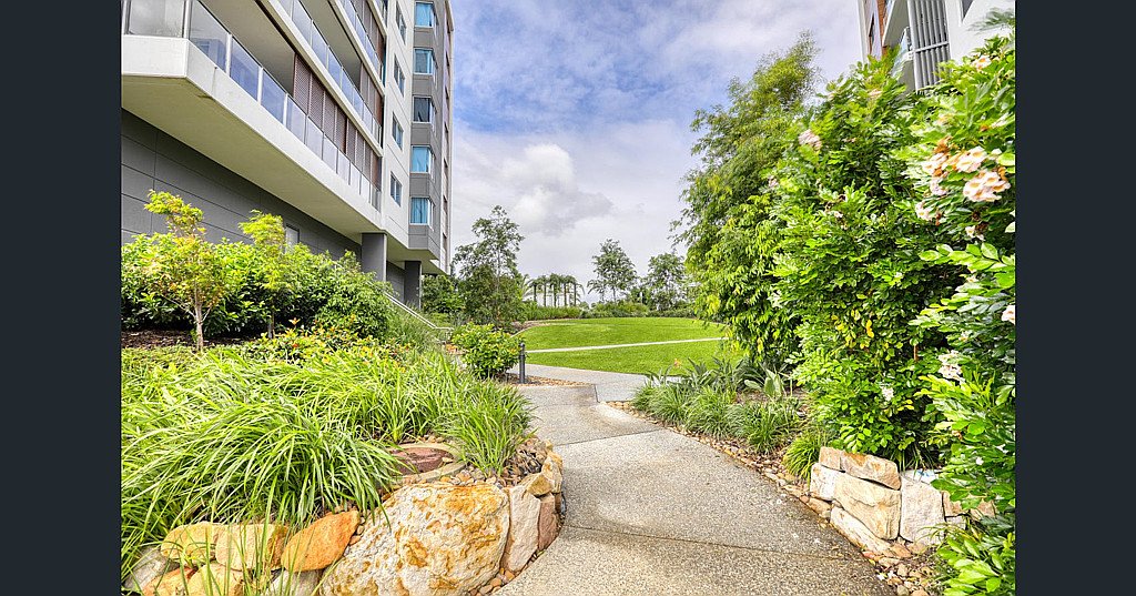 2302/397 Christine Avenue VARSITY LAKES 14