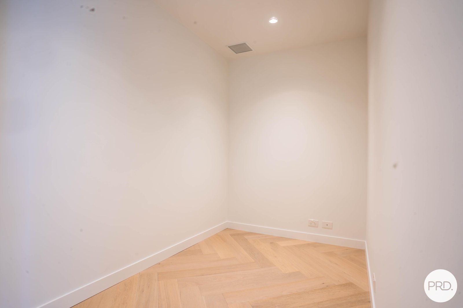 2303/63 La Trobe Street MELBOURNE 4