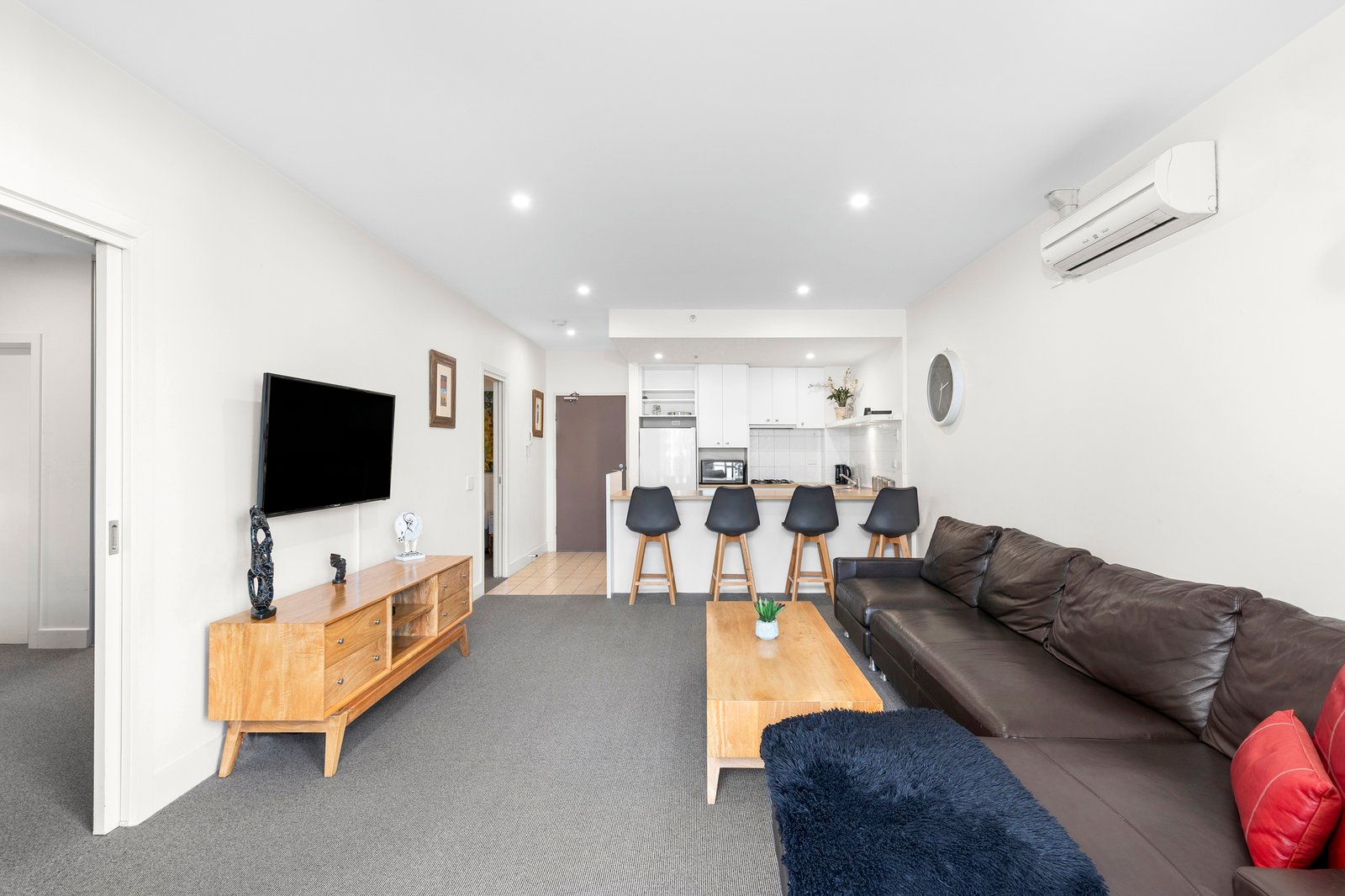 Gallery: 2304/2 Yarra Street